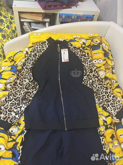 Костюм новый женский 54