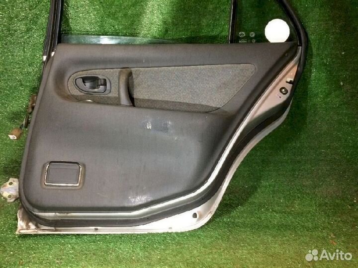 Дверь задняя правая Mitsubishi Galant E55A Серебро