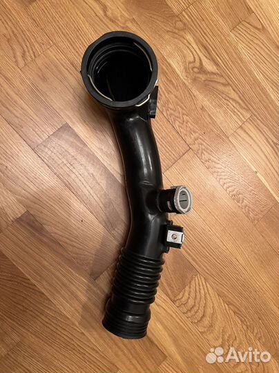 Патрубок воздухозаборника BMW E71 13717609810
