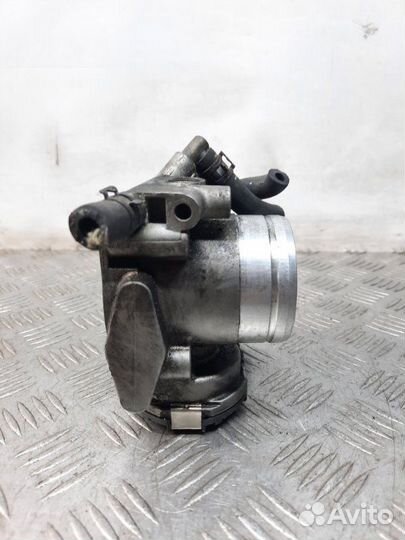 Дроссельная заслонка Volkswagen Passat седан 2.0