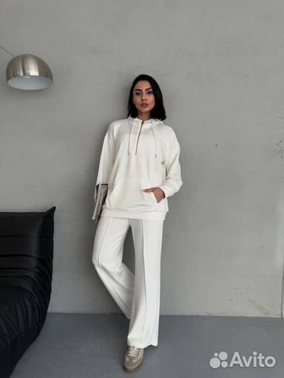 Костюм женский