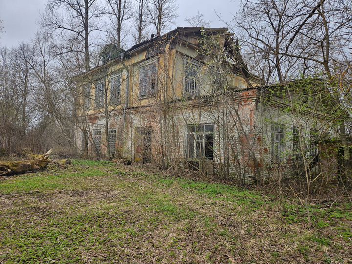 Здание 573 м² с земельным участком 1.5 Га