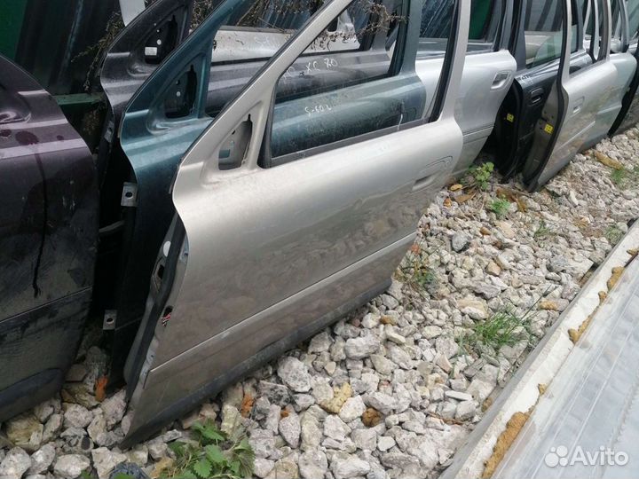 Дверь передняя левая на Volvo Xc70 1 поколение