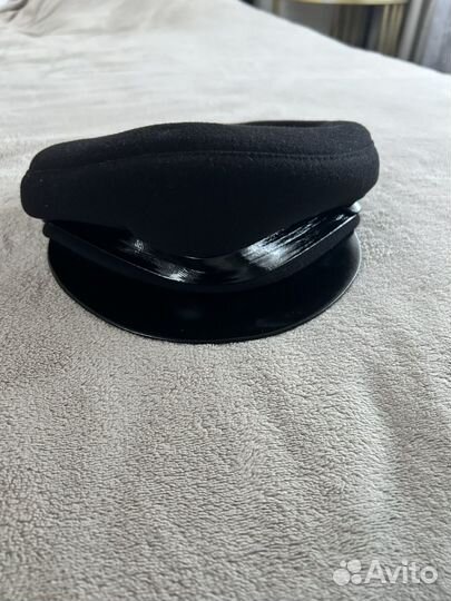 Берет женский с козырьком
