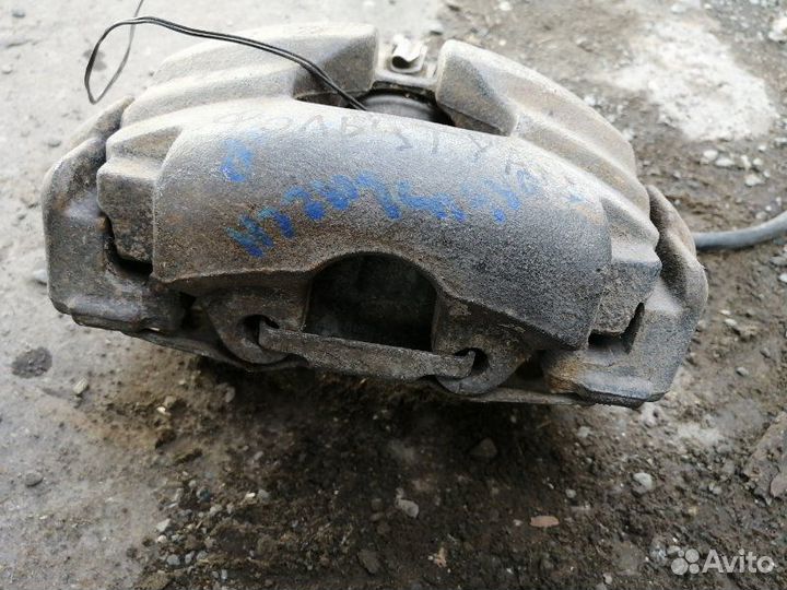 Суппорт передний левый Volkswagen Touareg 7L6 2008