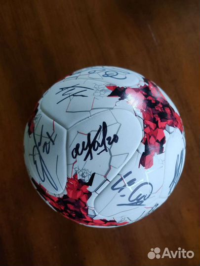 Мяч футбольный с автографами сборной России 2018