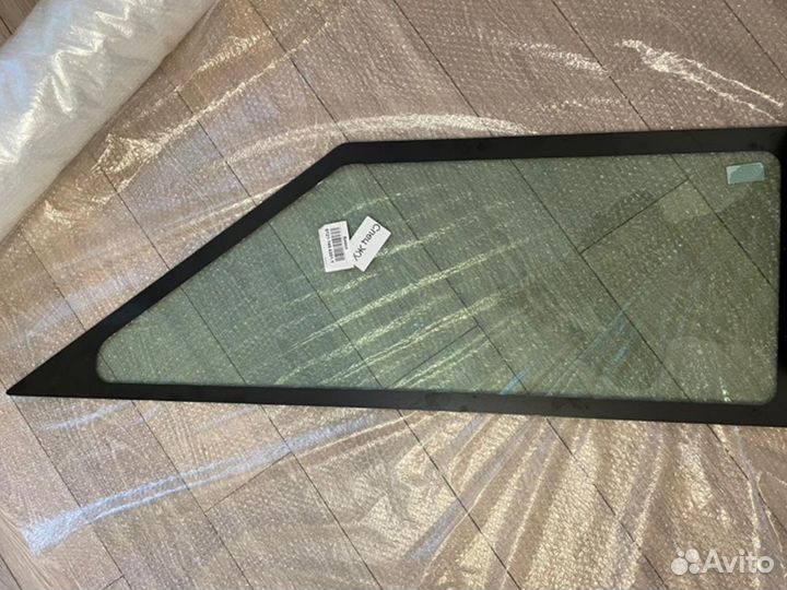 Стекло дверное форточка John Deere