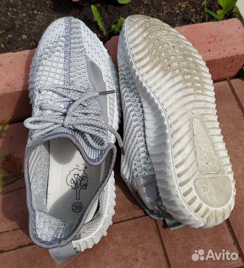 Женские кроссовки (изики) р.24,5 (39)
