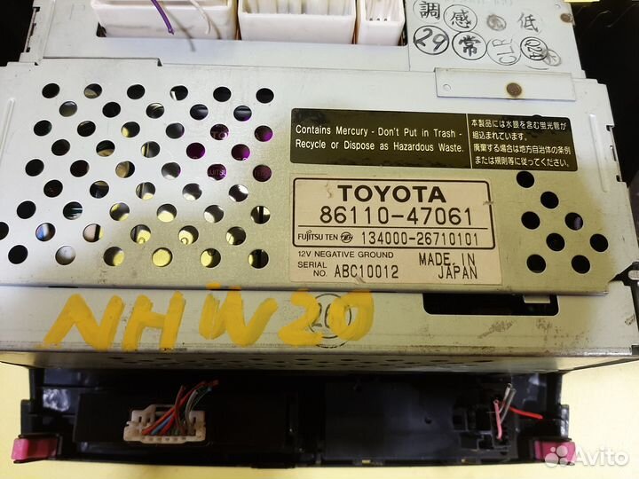 Монитор Toyota Prius NHW20 правый руль