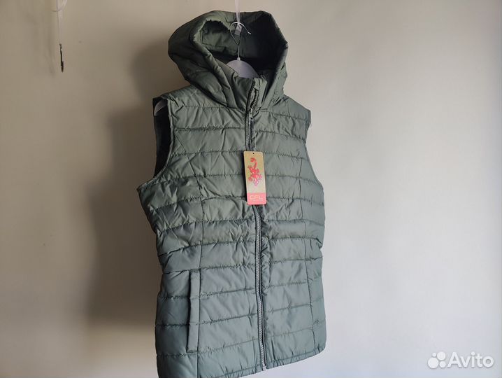 Жилетка пуховая 44 новая
