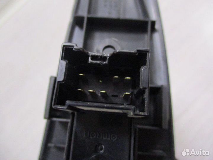 Блок управления стеклоподъемником передний правый