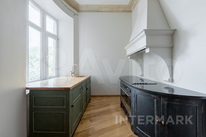 5-к. квартира, 225 м², 4/6 эт.