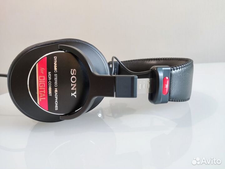 Мониторные наушники Sony MDR-CD900ST, MDR-V6