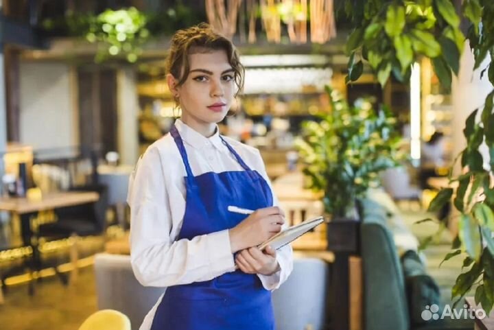 Официант в кафе с 10 до 17