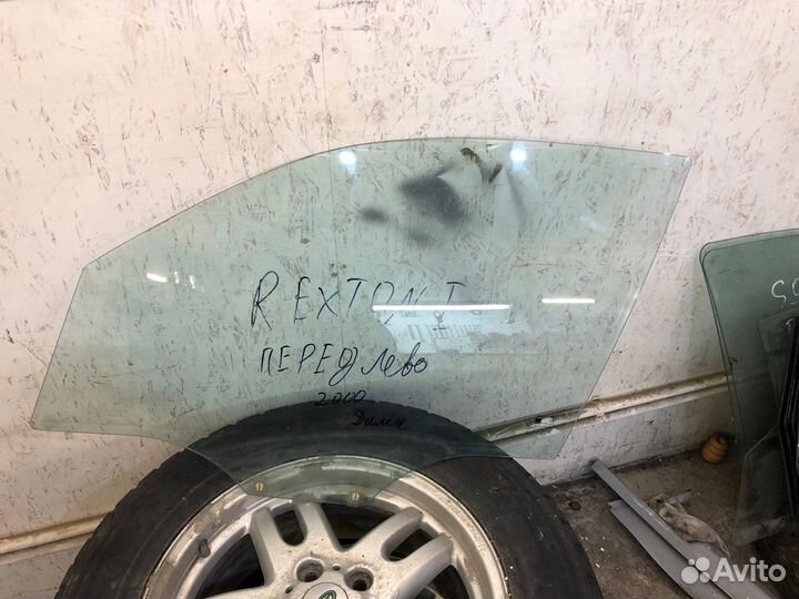 Стекло двери переднее левое SsangYong Rexton