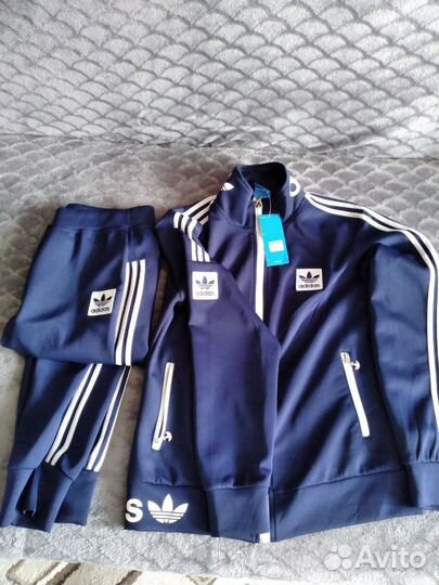 Спортивный костюм женский