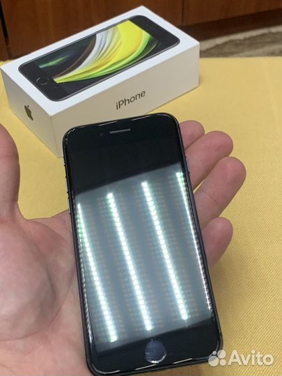 iPhone SE, 64 ГБ