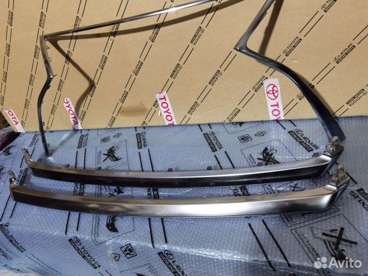 Хром решетки радиатора Lexus Rx 4