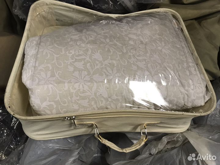 Одеяло евро кашемир.Вес вместе с упаковкой -2 кг