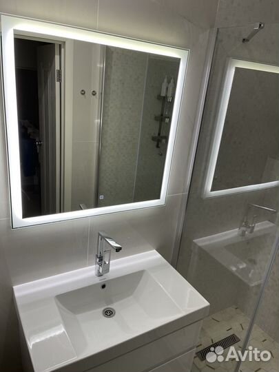 Белая тумба С раковиной + зеркало kerama marazzi