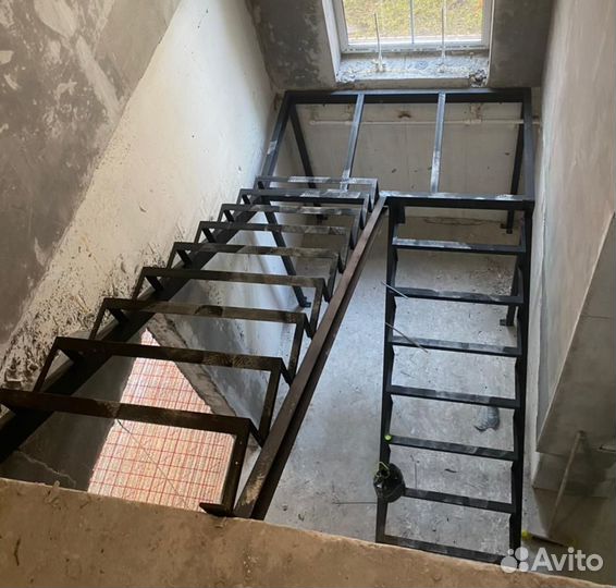 Металлическая лестница на 2 этаж