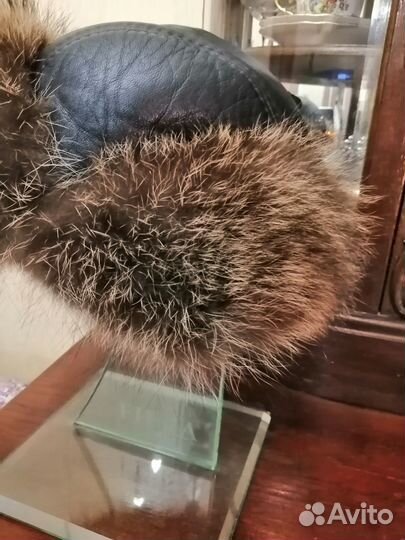 Шапка из меха енота