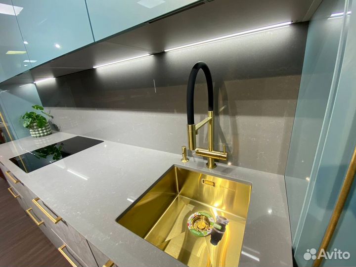 Столешница для ванной из камня алгомерат Кварц