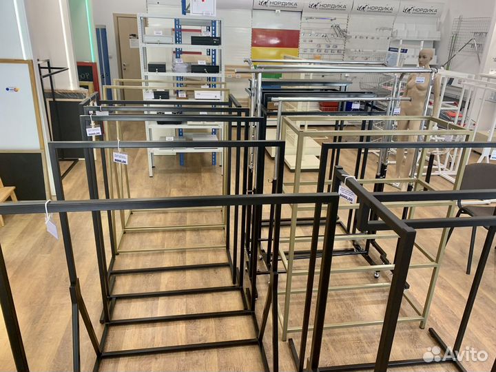 Магазин для магазинов: стеллажи, витрины, сейфы