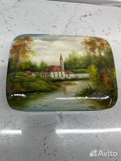 Деревянная шкатулка