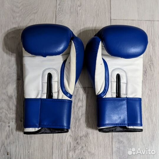 Боксерские перчатки Adidas Energy 100 10 oz