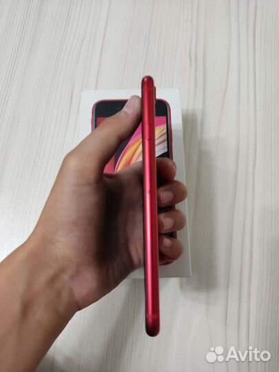 Телефон iPhone SE 2020
