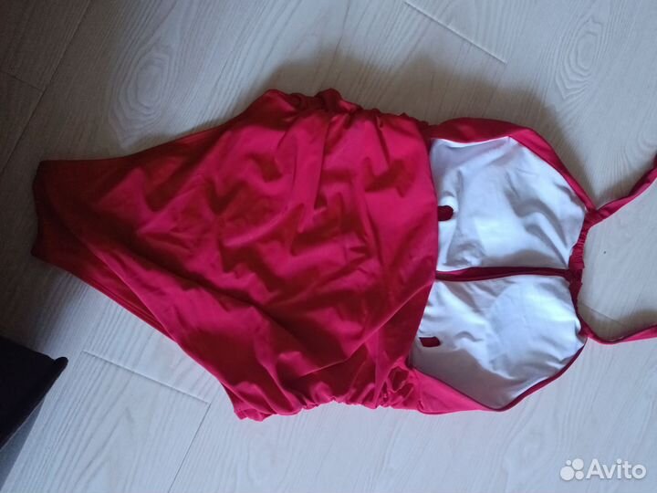 Купальники и платье