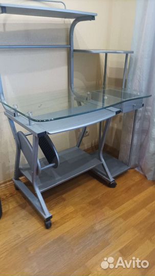 Компьютерный стол стеклянный