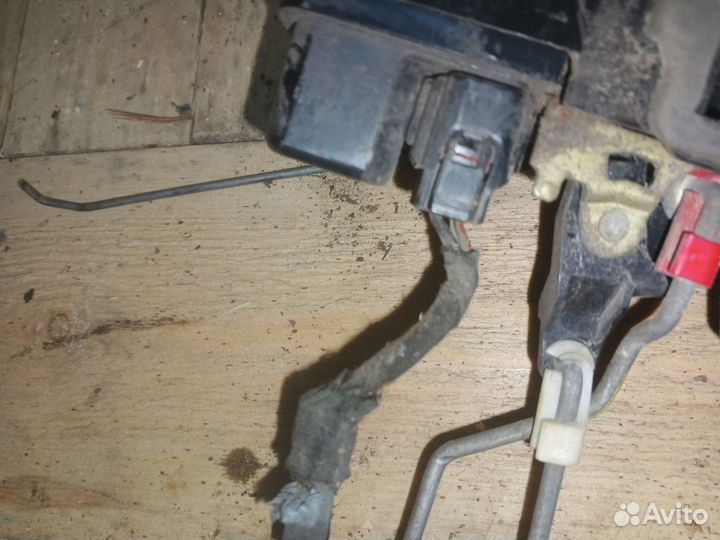 Замок перед правый Dodge Stratus 2002г