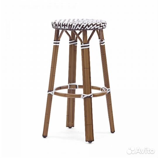 Барный стул из ротанга Garno