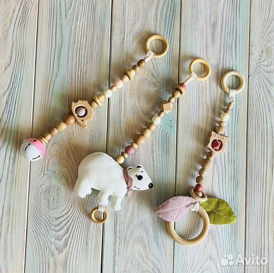 Стойка тренажер монтессори с игрушками