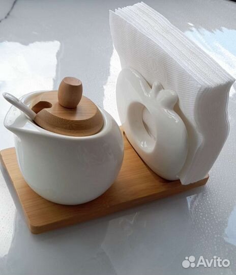 Сахарница с ложкой и салфетницей