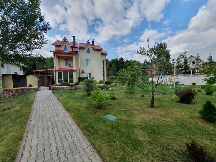 Дом 305,9 м² на участке 14 сот.