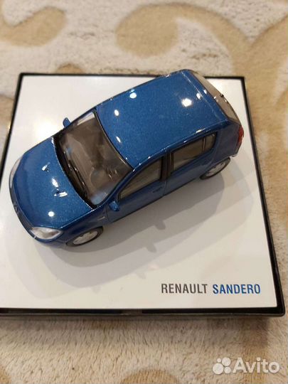 Игрушка renault sandero