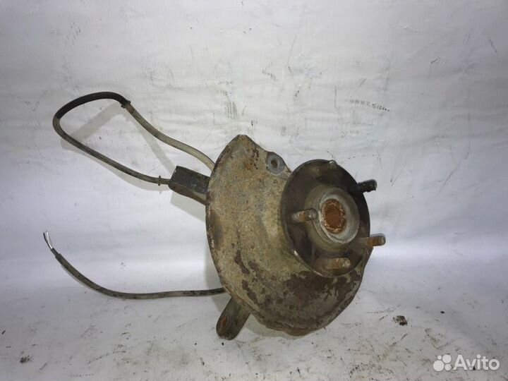 Поворотный кулак передний левый Mitsubishi