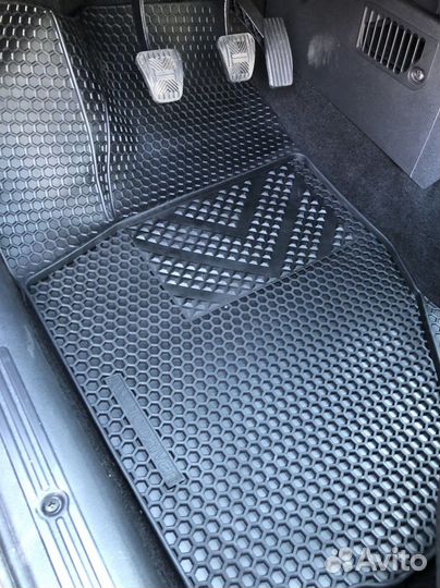 Автомобильные коврики резин. в салон с борт. EVA