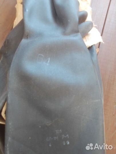 Резиновые перчатки