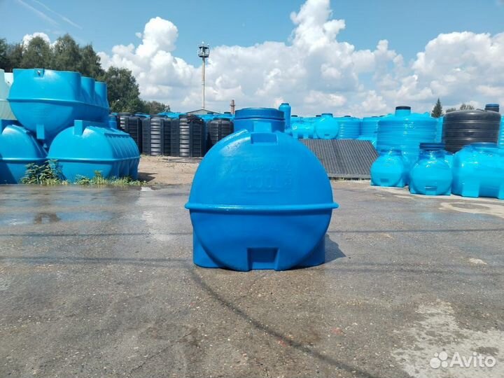 Емкость пластиковая 1,5 м3 для сыпучих продуктов