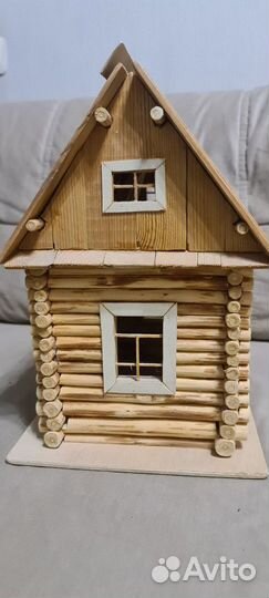 Домик из дерева ручная работа