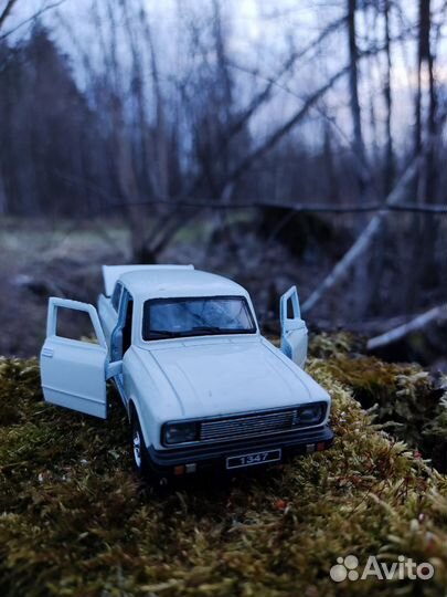 Металлическая модель москвич 2140 SL