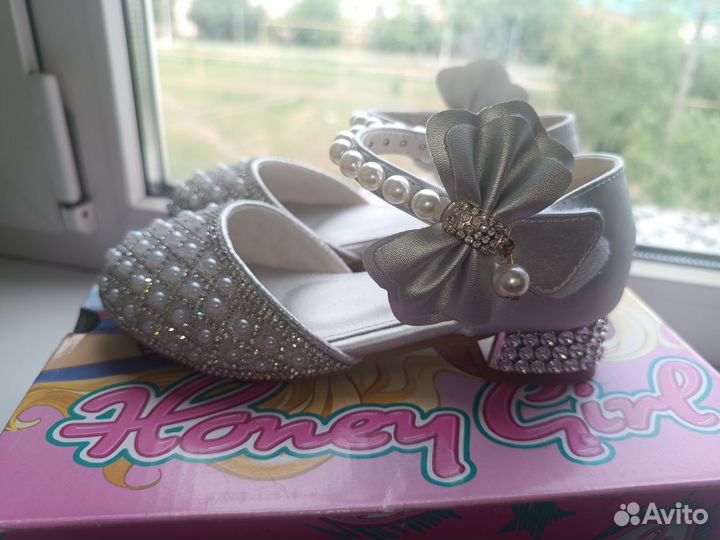 Туфли для девочки 27 размер новые