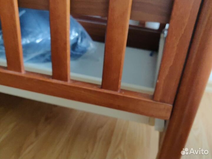 Детская кроватка деревянная с ящиком и матрасом
