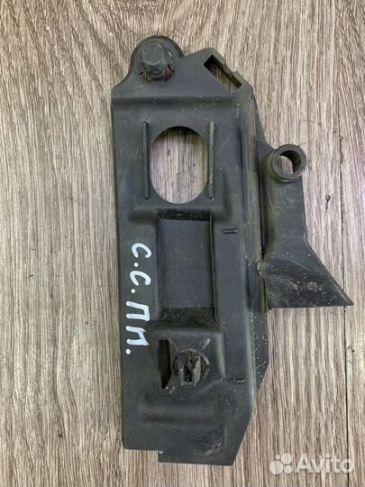 Крепление бампера переднее правое Opel Corsa C