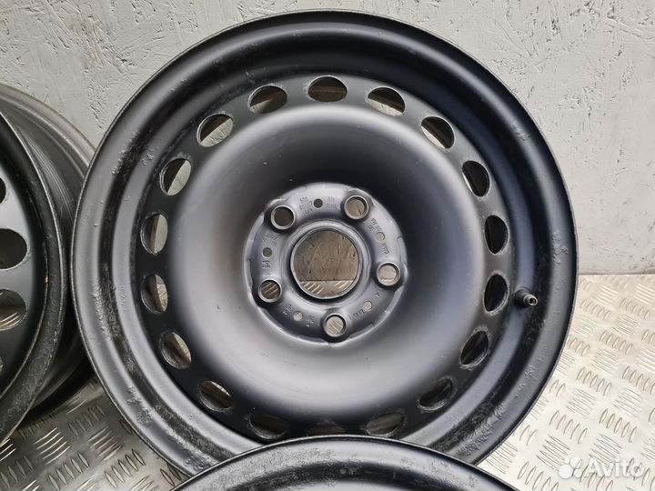 Комплект стальных дисков R15 на VAG