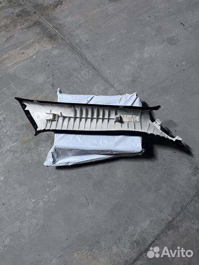 Обшивка стойки передняя левая Dodge Challendger